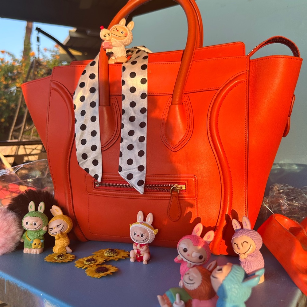 CELINE🔥🔥🔥 STUNNING Orange Tote Like a piece of Sculpture - Picture 10 of 12